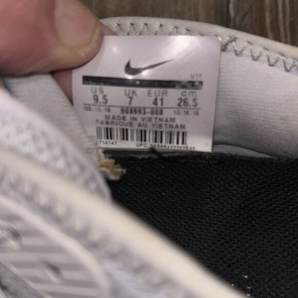 Nike Air Max gray & white lite weight breathable mesh size 9.5. - Picture 10 of 11
